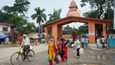 दसैं नजिकिँदै गर्दा सीमापारीको व्यापारी मालामाल